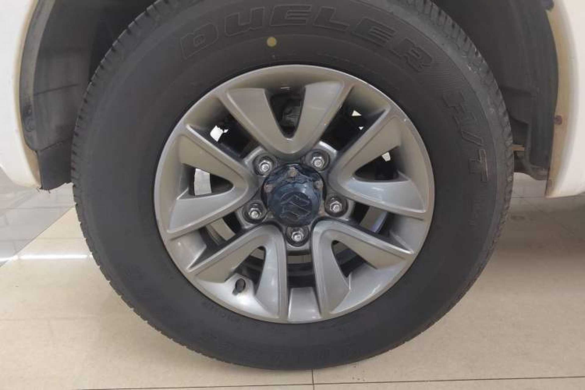 Used Suzuki Jimny 2015 1.3L AT JLX Navigation Edition Left Front Wheel Hub