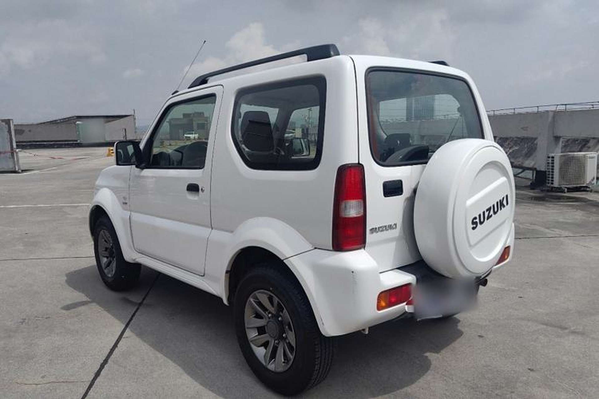 Used Suzuki Jimny 2015 1.3L AT JLX Navigation Edition Left Side