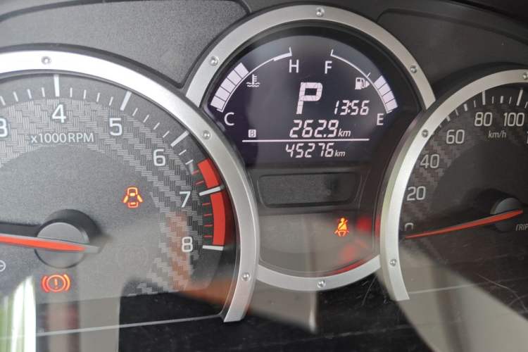 Used Suzuki Jimny 2015 1.3 AT JLX Odometer Close Up