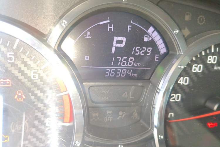 Used Suzuki Jimny 2015 1.3 AT Mode3 Navigation Edition Odometer Close Up