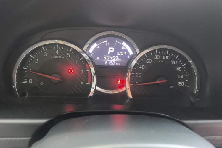 Used Suzuki Jimny 2015 1.3 AT Mode3 Navigation Edition Odometer Close Up