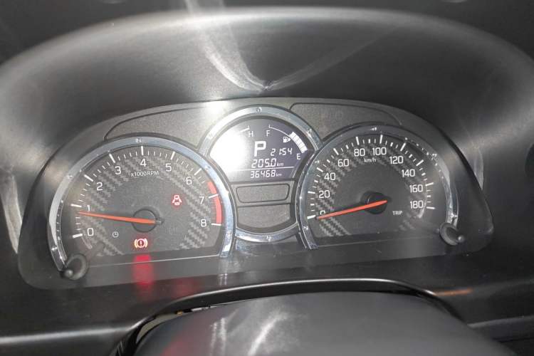 Used Suzuki Jimny 2015 1.3 AT Mode3 Navigation Edition Odometer Close Up