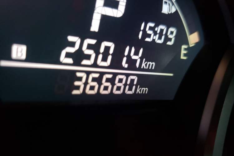 Used Suzuki Jimny 2015 1.3 AT JLX Odometer Close Up