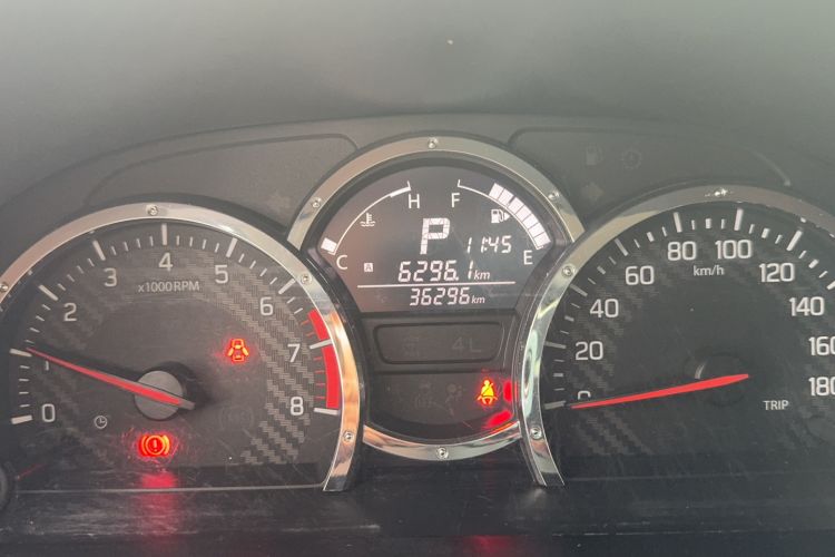 Used Suzuki Jimny 2015 1.3 AT Mode3 Navigation Edition Odometer Close Up