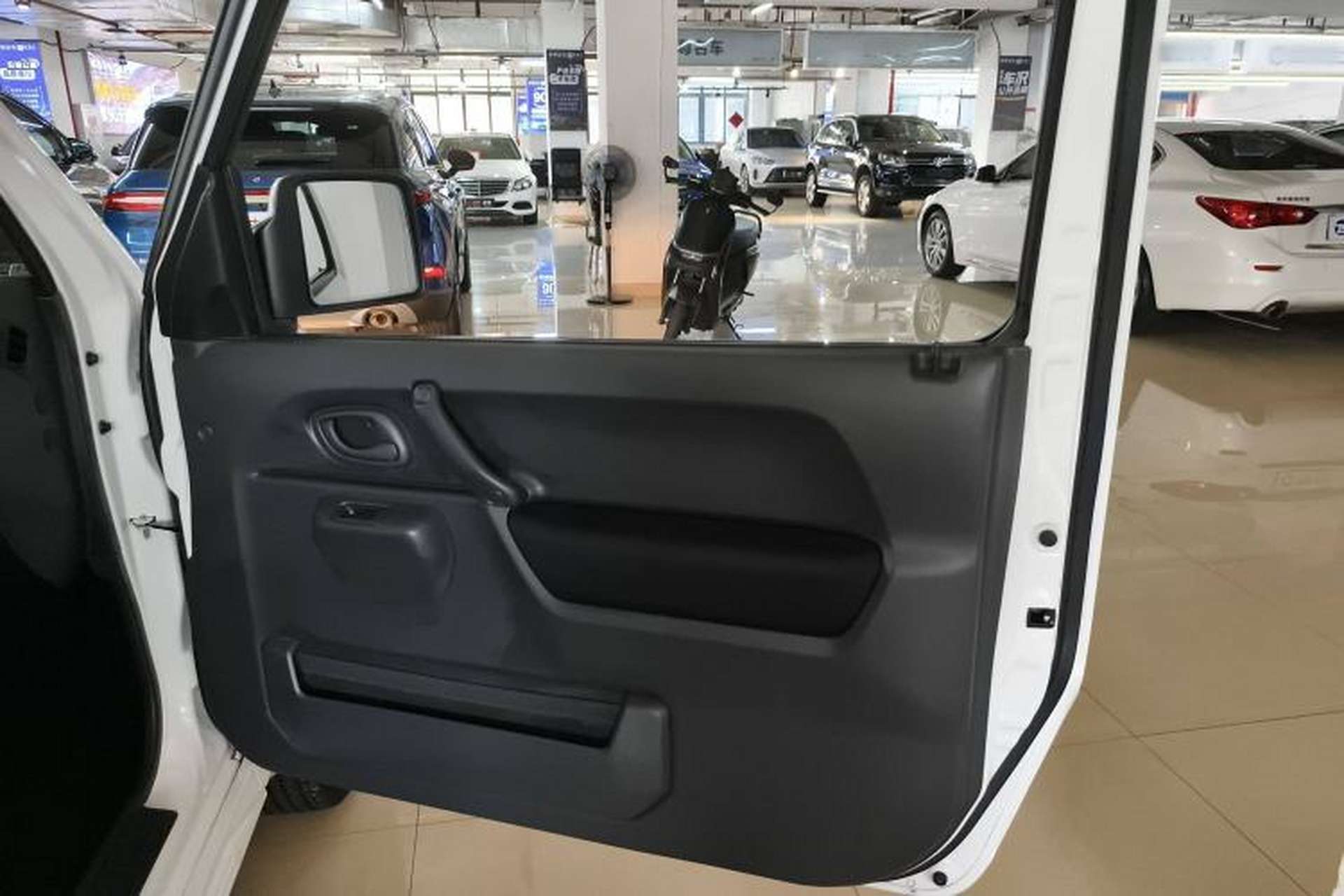 Used Suzuki Jimny 2015 1.3L AT JLX Navigation Edition Right Front Door Interior