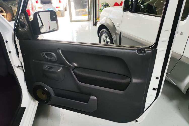 Used Suzuki Jimny 2015 1.3 MT JLX Right Rear Door Interior