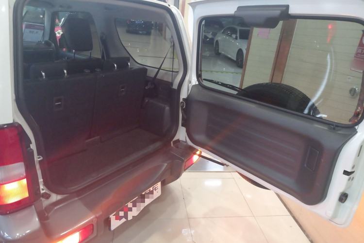 Used Suzuki Jimny 2015 1.3 AT Mode3 Navigation Edition Trunk