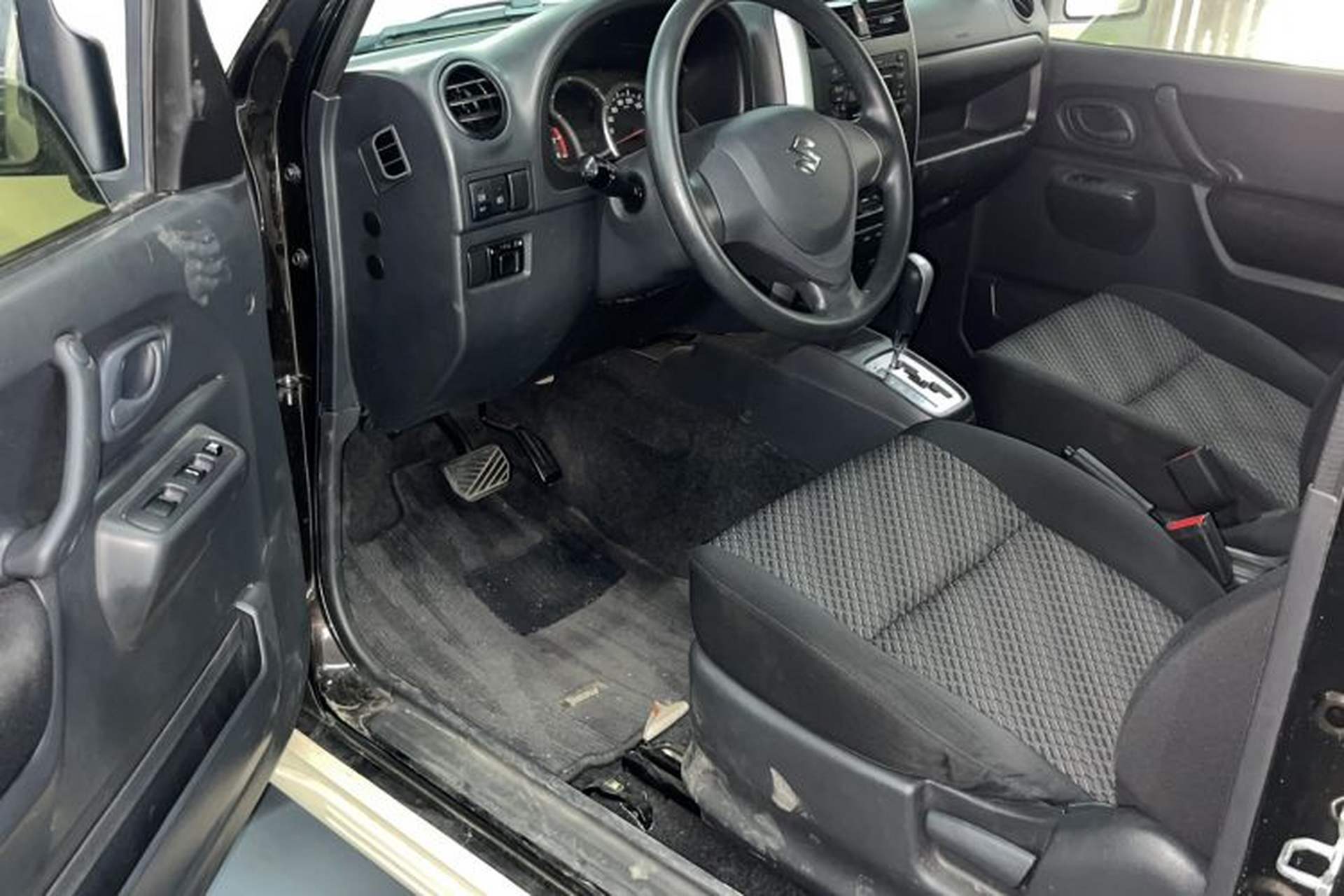 Used Suzuki Jimny 2015 1.3 AT JLX Interior 2