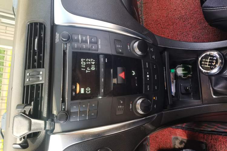 Used Suzuki Kizashi 2010 2.4L Two-Wheel Drive Standard Edition Audio And AC Panel
