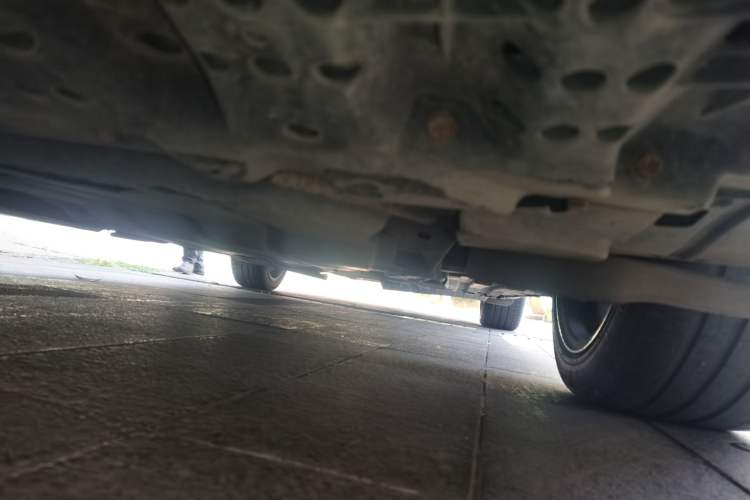Used Suzuki Kizashi 2010 2.4L Two-Wheel Drive Standard Edition Chassis Front Left