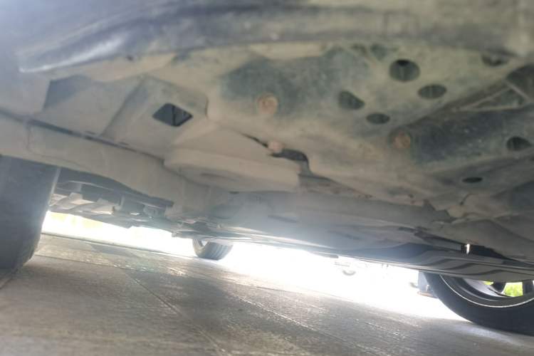 Used Suzuki Kizashi 2010 2.4L Two-Wheel Drive Standard Edition Chassis Front Right