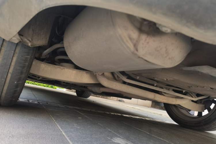 Used Suzuki Kizashi 2010 2.4L Two-Wheel Drive Standard Edition Chassis Rear Left
