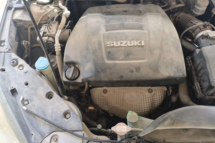 Used Suzuki Kizashi 2010 2.4L Two-Wheel Drive Standard Edition Engine Bay Right