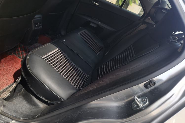 Used Suzuki Kizashi 2010 2.4L Two-Wheel Drive Standard Edition Left Rear Seat