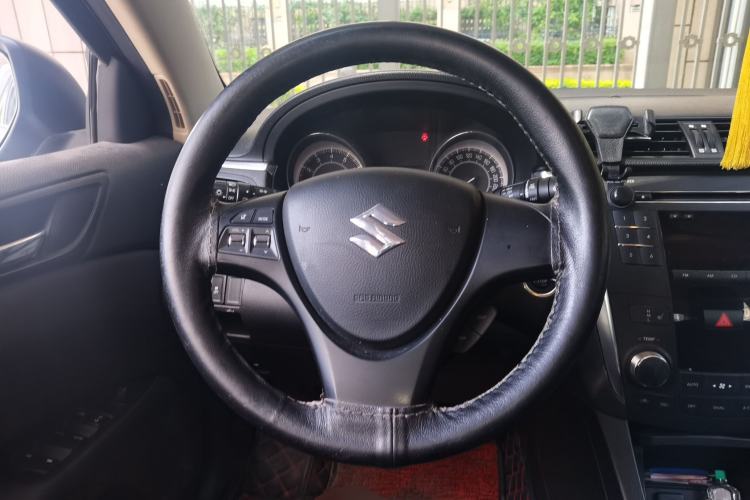 Used Suzuki Kizashi 2010 2.4L Two-Wheel Drive Standard Edition Steering Wheel