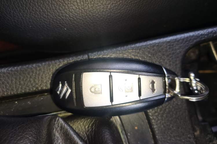 Used Suzuki Kizashi 2010 2.4L Two-Wheel Drive Standard Edition Vehicle Key