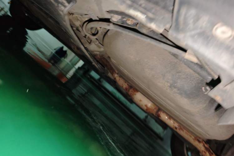 Used Suzuki Kizashi 2011 2.4L Two-Wheel Drive CVT Standard Edition Chassis Rear Left