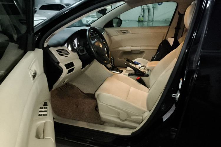 Used Suzuki Kizashi 2011 2.4L Two-Wheel Drive CVT Standard Edition Driver Seat