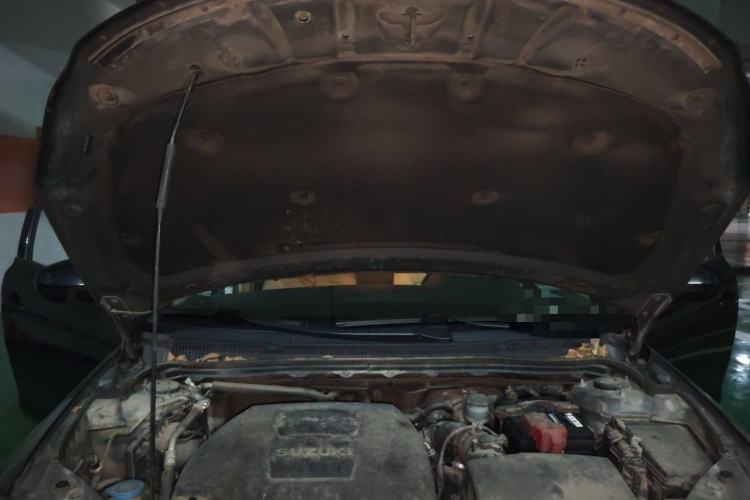 Used Suzuki Kizashi 2011 2.4L Two-Wheel Drive CVT Standard Edition Engine Bay
