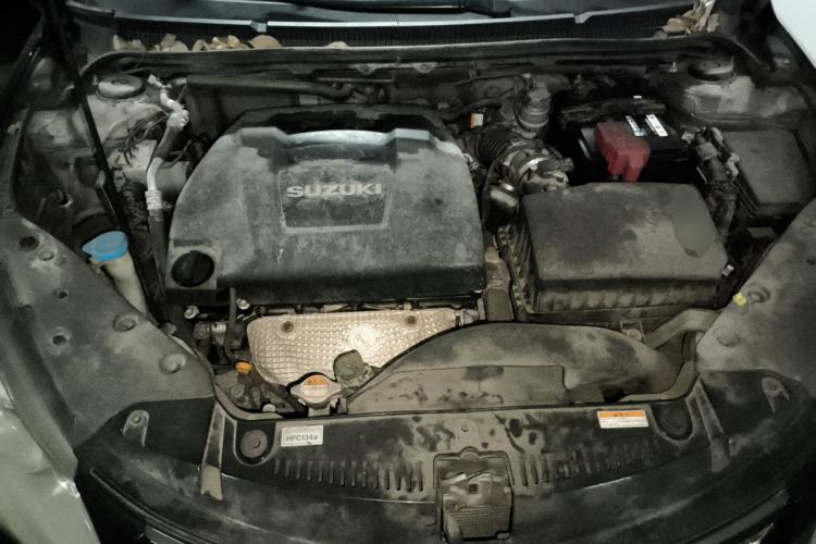 Used Suzuki Kizashi 2011 2.4L Two-Wheel Drive CVT Standard Edition Engine Bay
