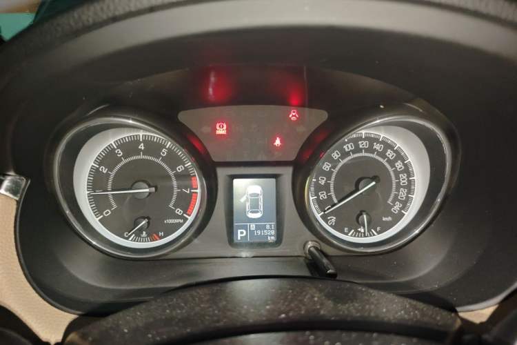 Used Suzuki Kizashi 2011 2.4L Two-Wheel Drive CVT Standard Edition Instrument Cluster