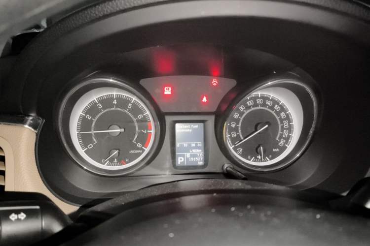 Used Suzuki Kizashi 2011 2.4L Two-Wheel Drive CVT Standard Edition Instrument Cluster
