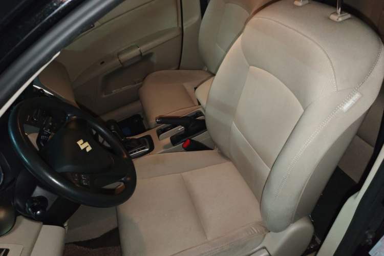 Used Suzuki Kizashi 2011 2.4L Two-Wheel Drive CVT Standard Edition Left Front Seat