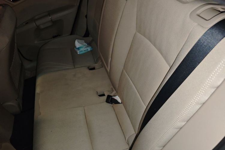 Used Suzuki Kizashi 2011 2.4L Two-Wheel Drive CVT Standard Edition Left Rear Seat