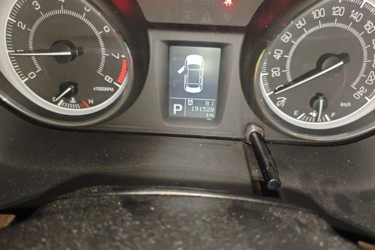 Used Suzuki Kizashi 2011 2.4L Two-Wheel Drive CVT Standard Edition Odometer Close Up
