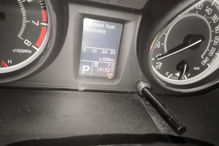 Used Suzuki Kizashi 2011 2.4L Two-Wheel Drive CVT Standard Edition Odometer Close Up