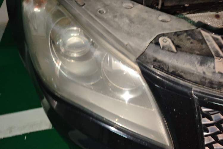 Used Suzuki Kizashi 2011 2.4L Two-Wheel Drive CVT Standard Edition Right Front Headlight