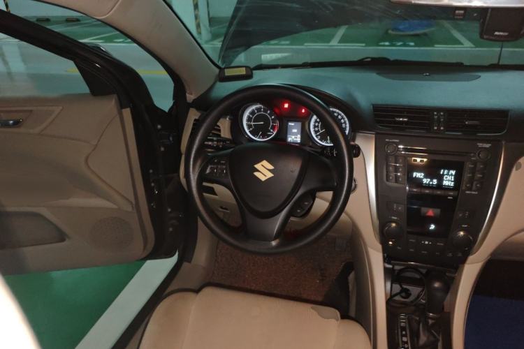 Used Suzuki Kizashi 2011 2.4L Two-Wheel Drive CVT Standard Edition Steering Wheel