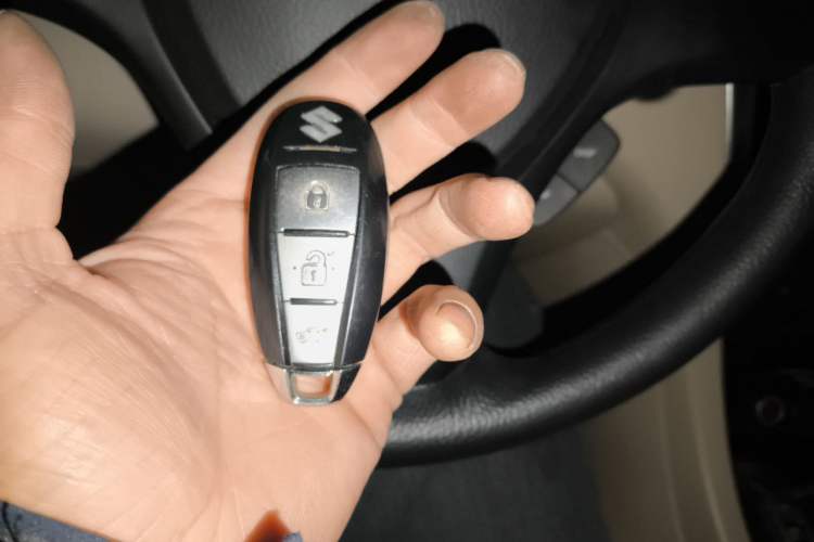Used Suzuki Kizashi 2011 2.4L Two-Wheel Drive CVT Standard Edition Vehicle Key