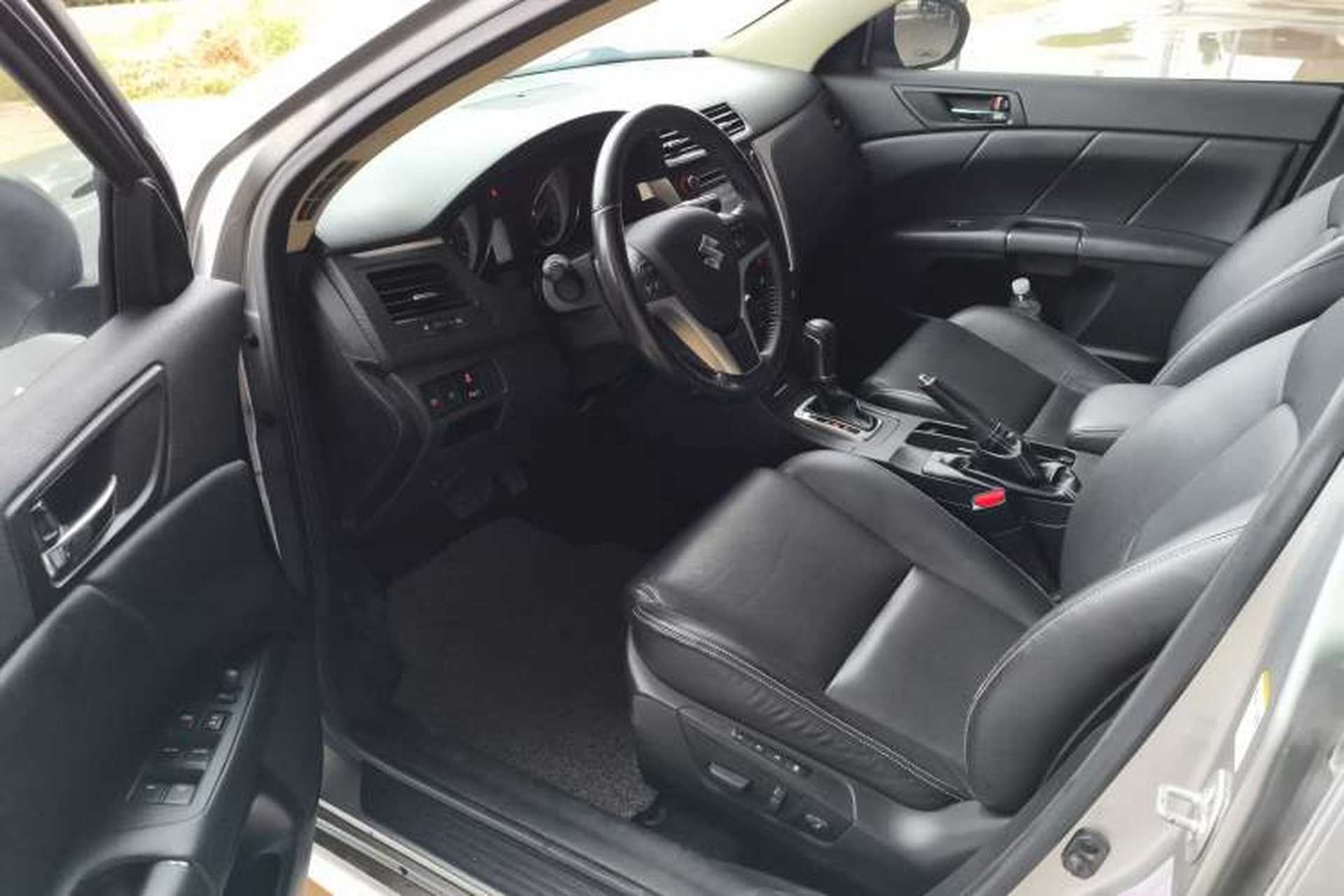 Used Suzuki Kizashi 2011 2.4L Two-Wheel Drive Sport with Navigation Driver Seat