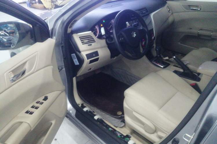 Used Suzuki Kizashi 2011 2.4L Two-Wheel Drive CVT Standard Edition Driver Seat