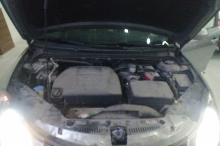 Used Suzuki Kizashi 2011 2.4L Two-Wheel Drive CVT Standard Edition Engine Bay