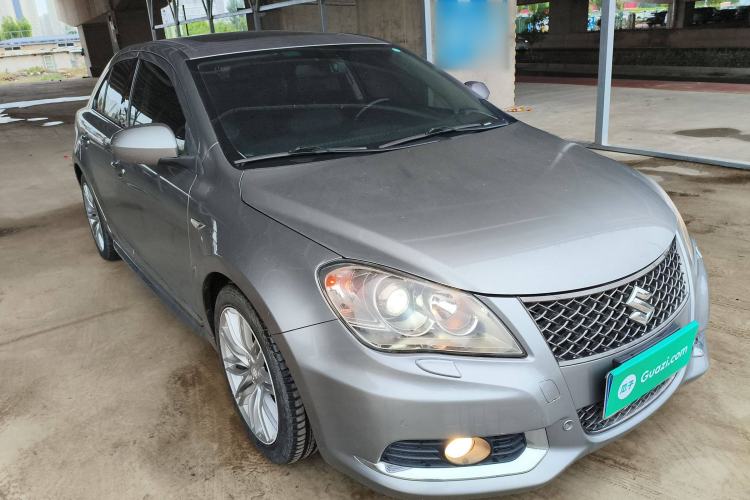 Used Suzuki Kizashi 2011 2.4L Two-Wheel Drive Sport with Navigation Front Right 45 Deg