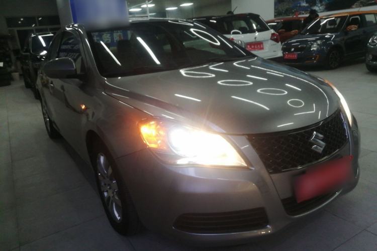 Used Suzuki Kizashi 2011 2.4L Two-Wheel Drive CVT Standard Edition Front Right 45 Deg