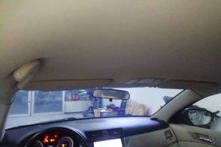 Used Suzuki Kizashi 2011 2.4L Two-Wheel Drive CVT Standard Edition Headliner