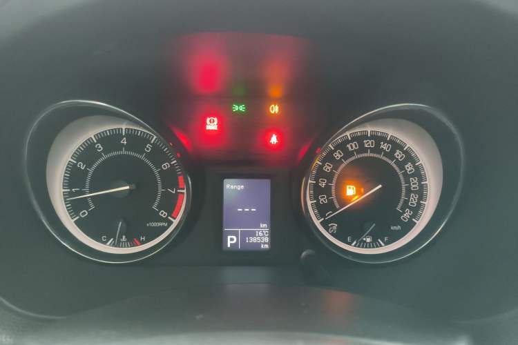 Used Suzuki Kizashi 2011 2.4L Two-Wheel Drive Sport with Navigation Instrument Cluster