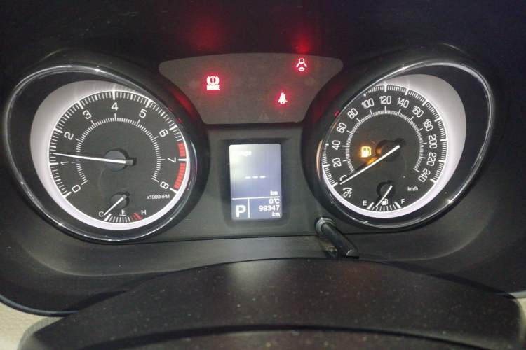 Used Suzuki Kizashi 2011 2.4L Two-Wheel Drive CVT Standard Edition Instrument Cluster