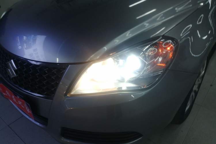 Used Suzuki Kizashi 2011 2.4L Two-Wheel Drive CVT Standard Edition Left Front Headlight