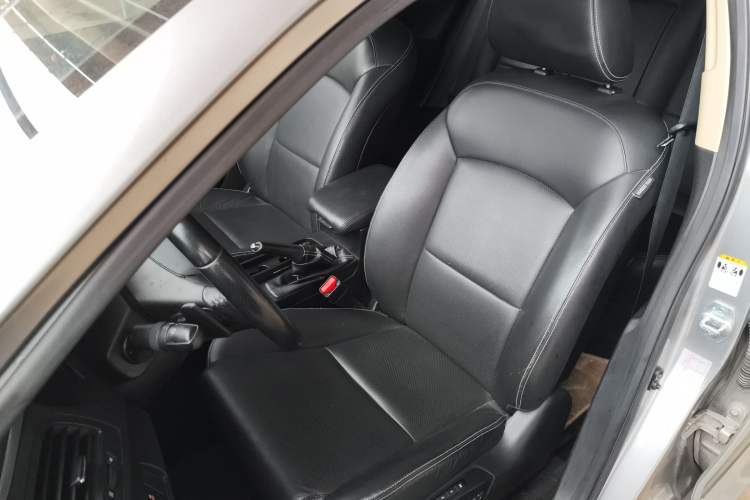 Used Suzuki Kizashi 2011 2.4L Two-Wheel Drive Sport with Navigation Left Front Seat