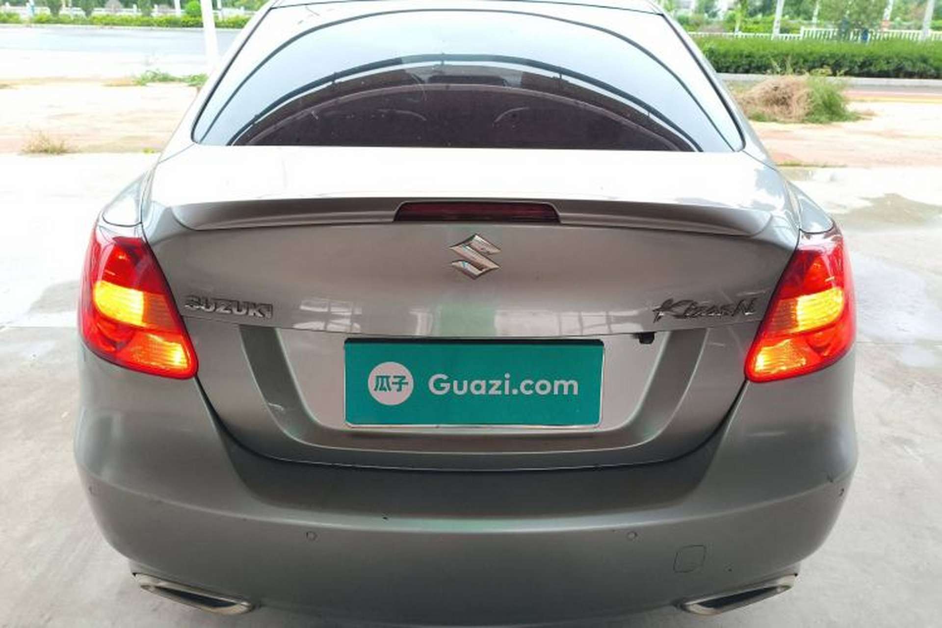 Used Suzuki Kizashi 2011 2.4L Two-Wheel Drive Sport with Navigation Rear