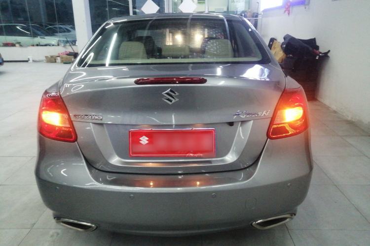 Used Suzuki Kizashi 2011 2.4L Two-Wheel Drive CVT Standard Edition Rear
