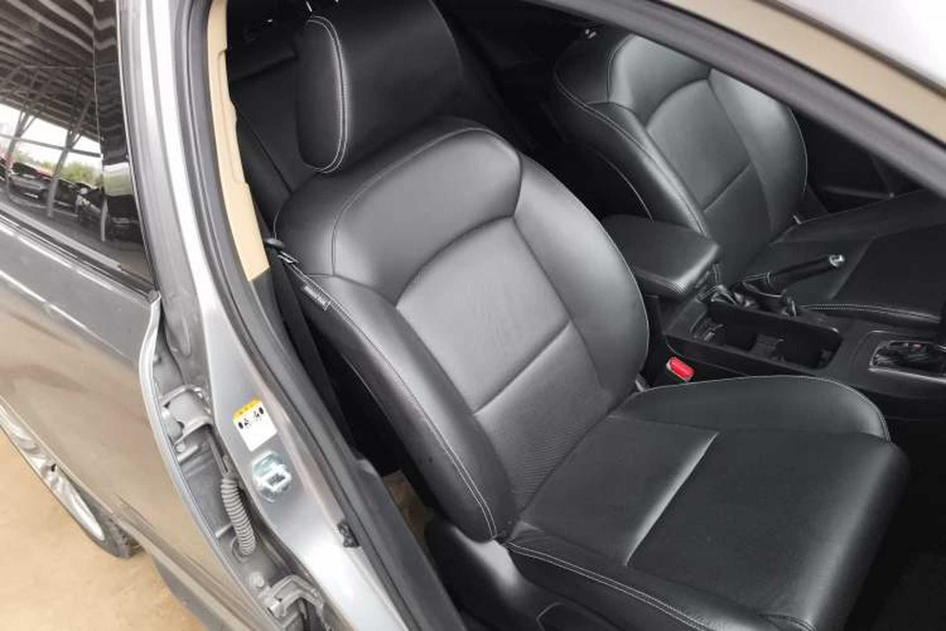 Used Suzuki Kizashi 2011 2.4L Two-Wheel Drive Sport with Navigation Right Front Seat