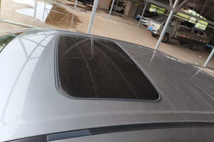 Used Suzuki Kizashi 2011 2.4L Two-Wheel Drive Sport with Navigation Roof
