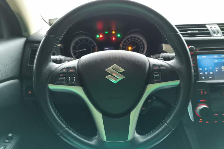 Used Suzuki Kizashi 2011 2.4L Two-Wheel Drive Sport with Navigation Steering Wheel
