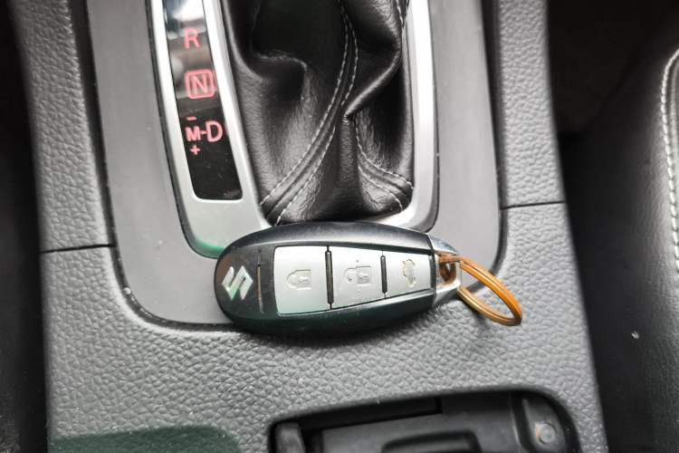 Used Suzuki Kizashi 2011 2.4L Two-Wheel Drive Sport with Navigation Vehicle Key