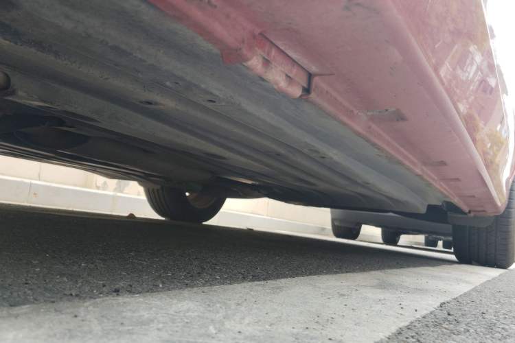 Used Suzuki Kizashi 2011 2.4L Two-Wheel Drive CVT Standard Edition Chassis Front Left